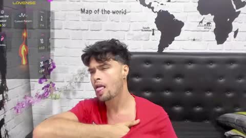 angel_schiavone online show from September 19, 2025, 6:08 pm
