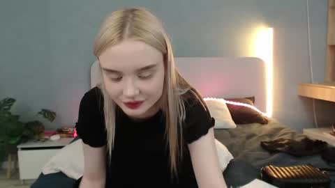 Snapshot of angel_share chatting on May 6, 2026, 12:32 pm Angela online show from May 6, 2026, 12:32 pm