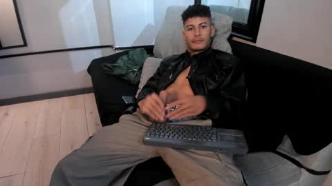 Snapshot of angel_silva_ chatting on April 23, 2026, 12:29 pm Angel online show from April 23, 2026, 12:29 pm