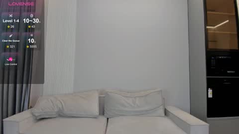 angel_soo online show from December 4, 2025, 1:20 pm