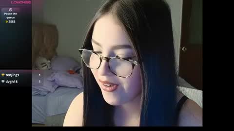 Sweet Angel  online show from March 16, 2026, 1:33 am