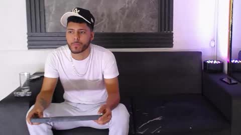 Snapshot of angel_villareal_ chatting on February 14, 2026, 5:15 am angel_villareal_ online show from February 14, 2026, 5:15 am