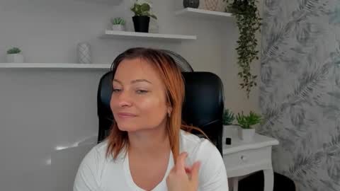 Angela online show from September 12, 2025, 1:00 pm