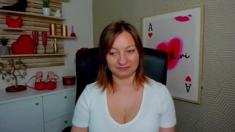Snapshot of angela_samt chatting on April 30, 2026, 6:42 am Angela online show from April 30, 2026, 6:42 am