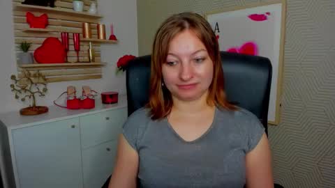 Snapshot of angela_samt chatting on May 6, 2026, 5:35 am Angela online show from May 6, 2026, 5:35 am