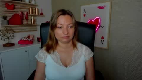 Snapshot of angela_samt chatting on June 24, 2026, 5:28 am Angela online show from June 24, 2026, 5:28 am