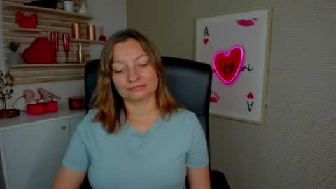 Snapshot of angela_samt chatting on July 7, 2026, 6:47 am Angela online show from July 7, 2026, 6:47 am