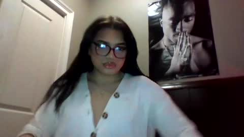 Snapshot of angelabvalle chatting on March 8, 2026, 1:25 am angelabvalle online show from March 8, 2026, 1:25 am