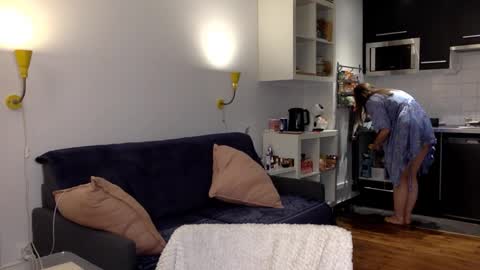 Angela online show from February 2, 2026, 6:06 pm