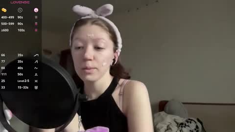 Angela online show from October 28, 2025, 4:05 am