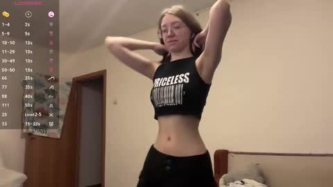 Angela online show from November 5, 2025, 4:12 am