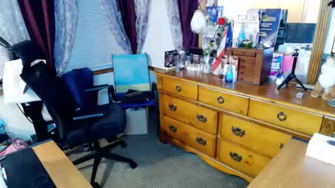 Snapshot of angelbaby11986 chatting on June 4, 2026, 5:02 am Angela Longcock online show from June 4, 2026, 5:02 am