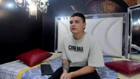 Snapshot of angelblue__ chatting on June 6, 2026, 8:35 pm angelblue online show from June 6, 2026, 8:35 pm