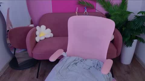 angel online show from October 9, 2025, 12:03 pm