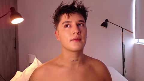 Angel online show from October 26, 2025, 7:42 pm