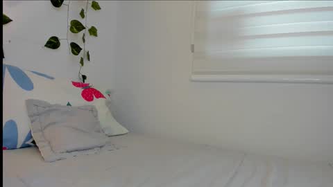 angeldulcevela69 online show from November 10, 2025, 9:47 pm