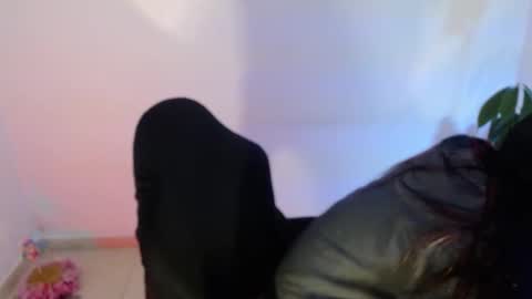 angele online show from October 1, 2025, 7:42 pm