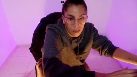 angele online show from March 1, 2026, 8:22 pm