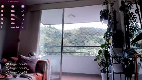 . online show from September 22, 2025, 10:45 pm