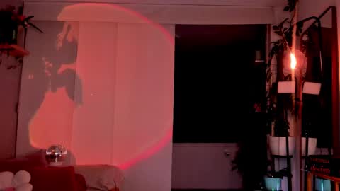 . online show from November 7, 2025, 11:05 pm