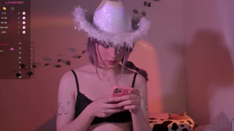 Angel Fiore online show from October 27, 2025, 1:42 am