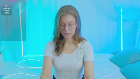 Snapshot of angeli_eyes chatting on October 18, 2025, 2:18 pm Ksenia online show from October 18, 2025, 2:18 pm