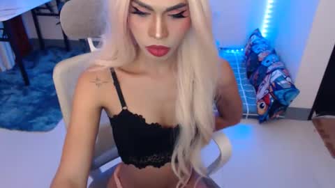 DIVINE ANGEL online show from April 1, 2026, 1:28 am