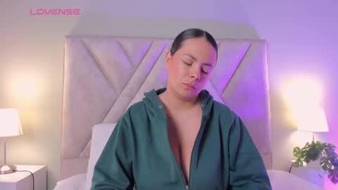 Angelica Cross online show from March 1, 2026, 11:12 am