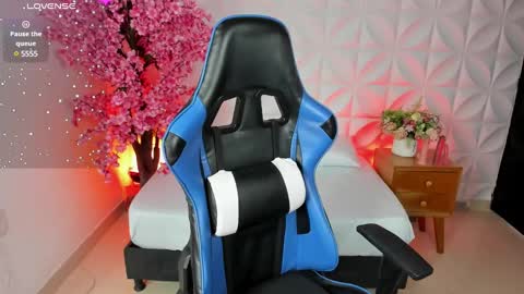 Snapshot of angelica_dymond chatting on December 14, 2024, 7:25 pm A N G E L I C A online show from December 14, 2024, 7:25 pm