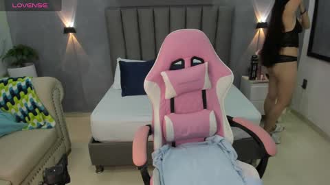 Snapshot of angelica_dymond chatting on January 18, 2025, 7:15 pm A N G E L I C A online show from January 18, 2025, 7:15 pm