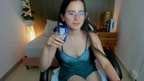 Snapshot of angelica_dymond chatting on January 29, 2025, 10:32 pm A N G E L I C A online show from January 29, 2025, 10:32 pm