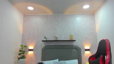 Snapshot of angelica_dymond chatting on February 19, 2025, 12:00 pm A N G E L I C A online show from February 19, 2025, 12:00 pm