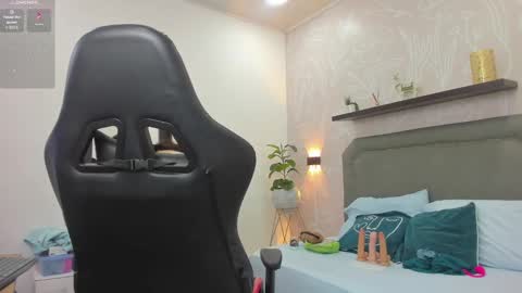 Snapshot of angelica_dymond chatting on September 12, 2025, 11:54 am A N G E L I C A online show from September 12, 2025, 11:54 am