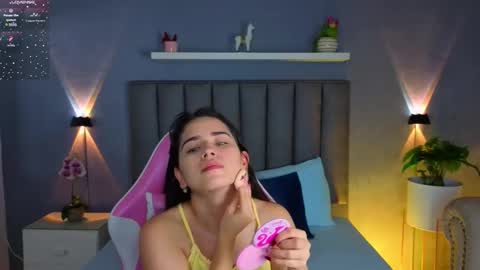 Snapshot of angelica_dymond chatting on October 22, 2025, 12:27 pm A N G E L I C A online show from October 22, 2025, 12:27 pm