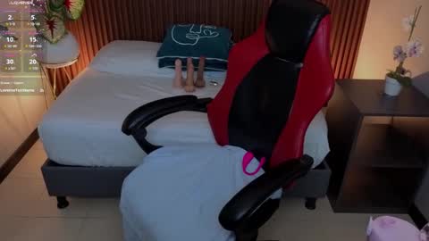 Snapshot of angelica_dymond chatting on October 24, 2025, 2:57 pm A N G E L I C A online show from October 24, 2025, 2:57 pm