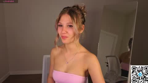 Snapshot of angelina_becker chatting on June 11, 2026, 12:54 am Angelina online show from June 11, 2026, 12:54 am