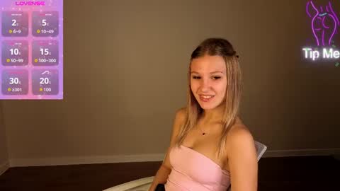 Snapshot of angelina_becker chatting on June 21, 2026, 12:57 am Angelina online show from June 21, 2026, 12:57 am