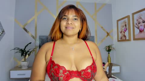 Snapshot of angelina_castro12 chatting on February 5, 2025, 3:23 am Angelina online show from February 5, 2025, 3:23 am
