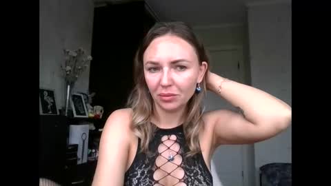 angelinalove28 online show from October 13, 2025, 6:24 am