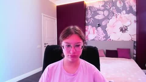 AngelinaLow online show from September 18, 2025, 11:23 am