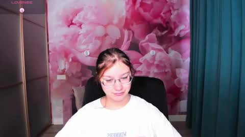 AngelinaLow online show from October 19, 2025, 5:30 am