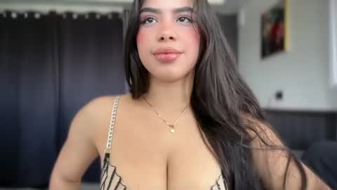 Snapshot of angelinav7 chatting on July 17, 2026, 7:08 pm Angelina Weiss online show from July 17, 2026, 7:08 pm