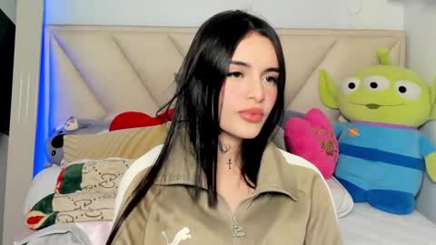 Angeline Smith  online show from March 4, 2025, 3:33 am