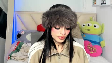 Angeline Smith  online show from March 6, 2025, 6:41 am