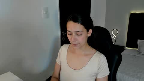 angeline_davies online show from November 18, 2025, 2:06 am