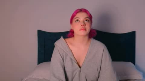 Angelinhaa  online show from November 21, 2025, 5:11 pm