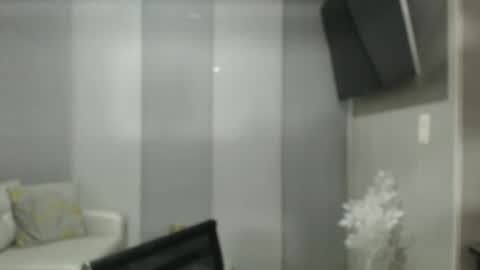 angelinna_12 online show from November 15, 2025, 8:11 am