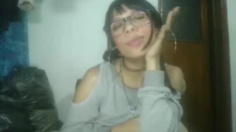 angelita_33 online show from October 17, 2025, 11:40 pm
