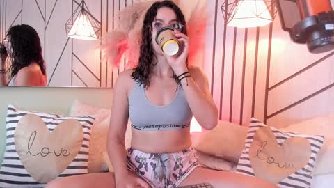 Snapshot of angell_bell chatting on January 23, 2025, 11:58 am Angel online show from January 23, 2025, 11:58 am