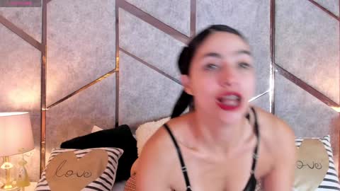 Snapshot of angell_bell chatting on January 30, 2025, 1:53 pm Angel online show from January 30, 2025, 1:53 pm